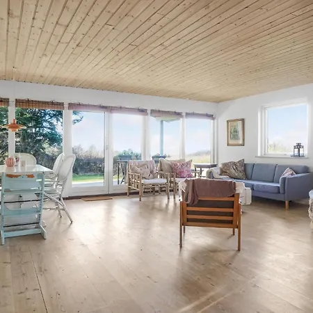 بيت للعطل Stunning In With House Sea View