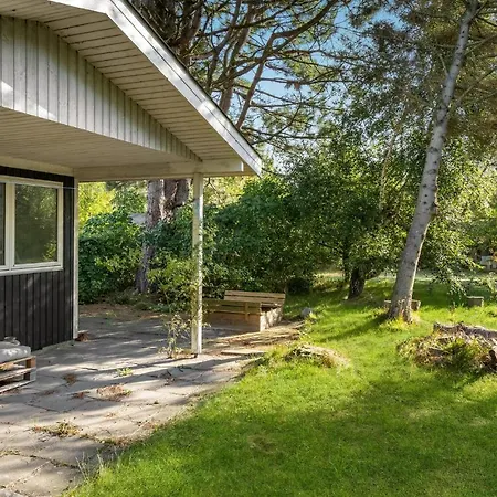 Feriehus 4 Bedroom Stunning In