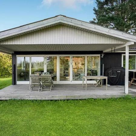 Feriehus 4 Bedroom Stunning In *
