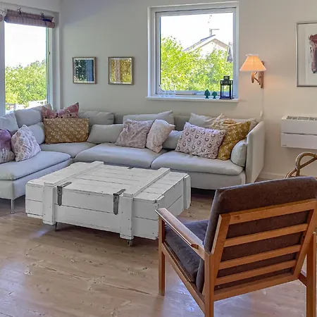 4 Bedroom Stunning In * פארביילה
