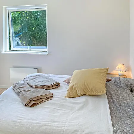בית נופש 4 Bedroom Stunning In